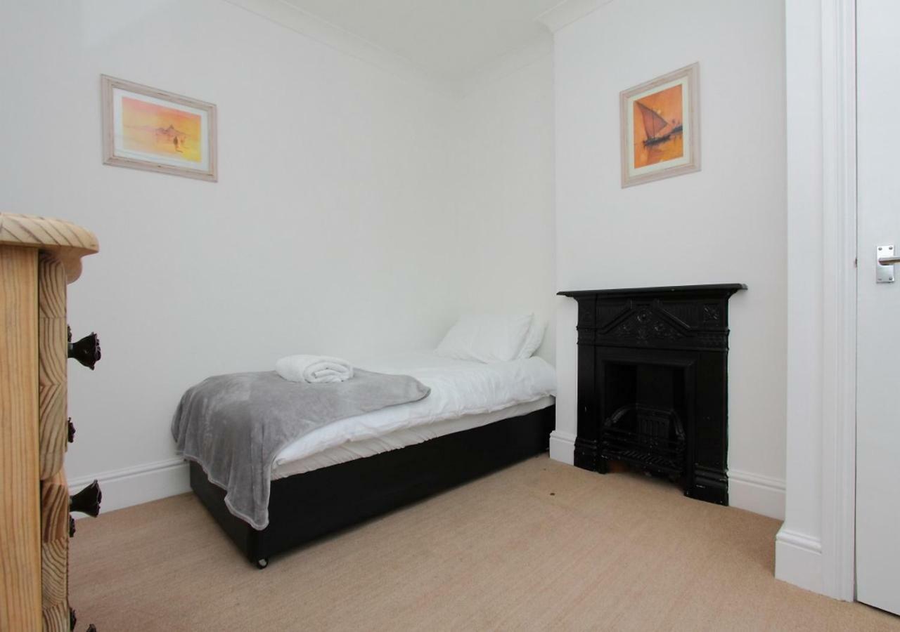 Lovely Victorian House Andover Exterior photo